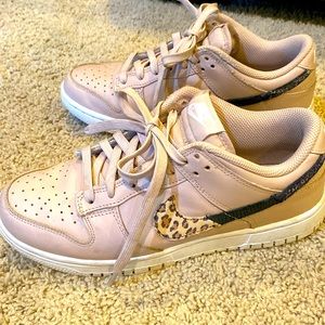 Nike pink dunks low